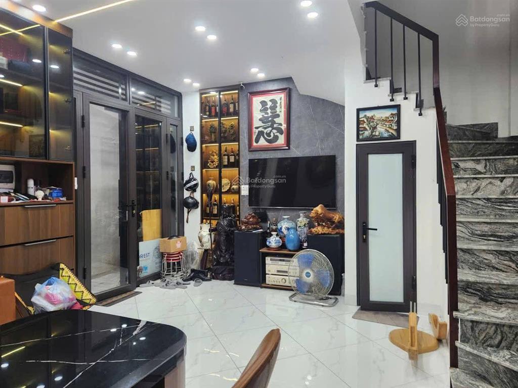 Tôi bán nhà đẹp ngọc thụy, bồ đề dt 38mx6 tâng, sát phố tặng nội thất xịn hàng xóm việt pháp 7.9tỷ