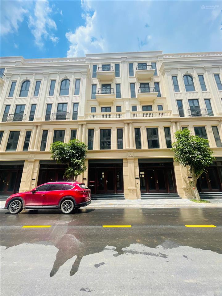 Căn shophouse cách vincom chỉ vài bước chân. chỉ cần kh thiện chí. alo em ép giá