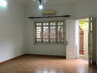 Cho thuê nhà riêng tại đường bưởi quận tây hồ hà nội , dt 90 mx 4 tầng giá 23 tr/tháng