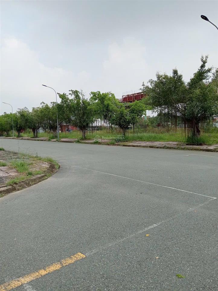 Nhỉnh 18 triệu/m2 đất mặt tiền đường trường lưu, long trường, quận 9