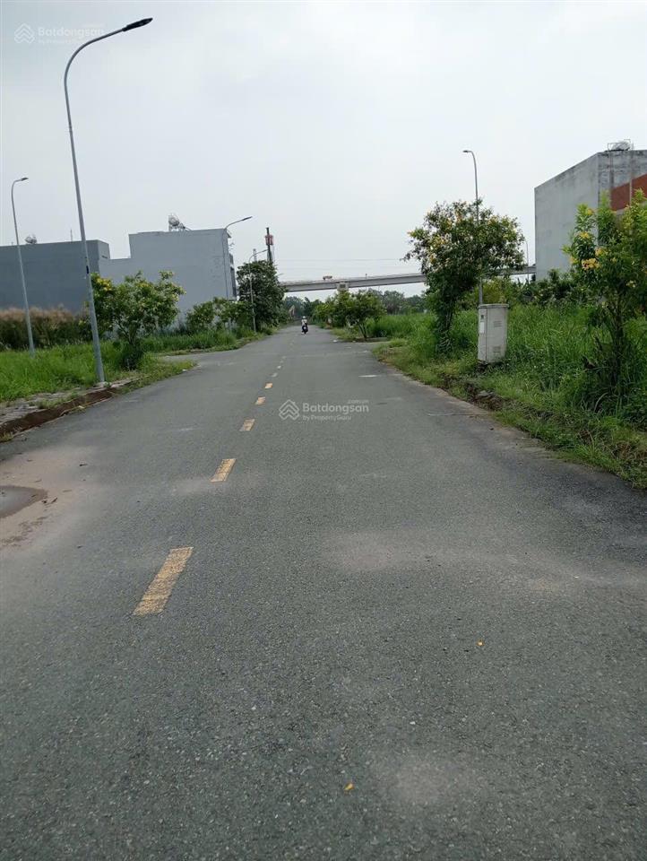 Nhỉnh 18 triệu/m2 đất mặt tiền đường trường lưu, long trường, quận 9