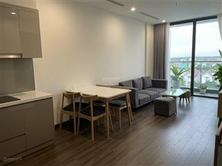 Cho thuê căn 2 phòng ngủ đủ đồ tầng cao, hướng đông nam view bể bơi và sông hoa lan