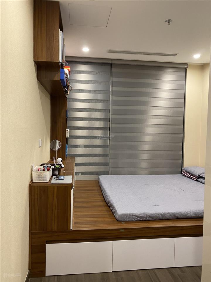 Cần bán căn 2 ngủ 2 vệ sinh full đồ, tầng cao hướng mát dự án vinhomes symphony