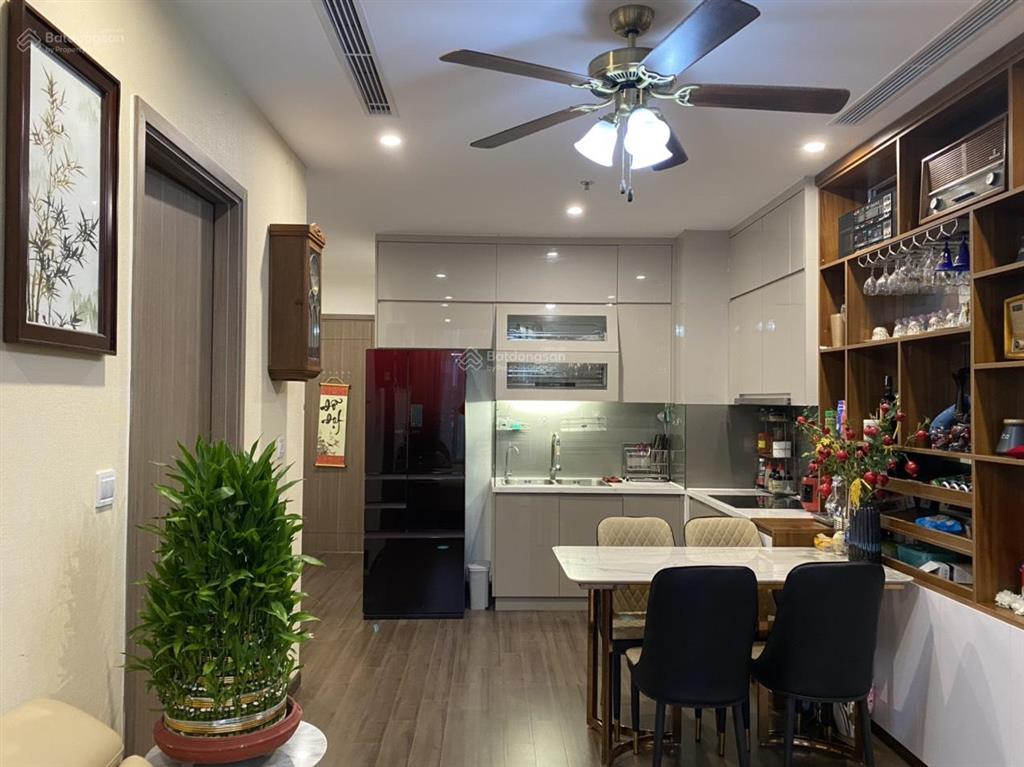 Cần bán căn 2 ngủ 2 vệ sinh full đồ, tầng cao hướng mát dự án vinhomes symphony