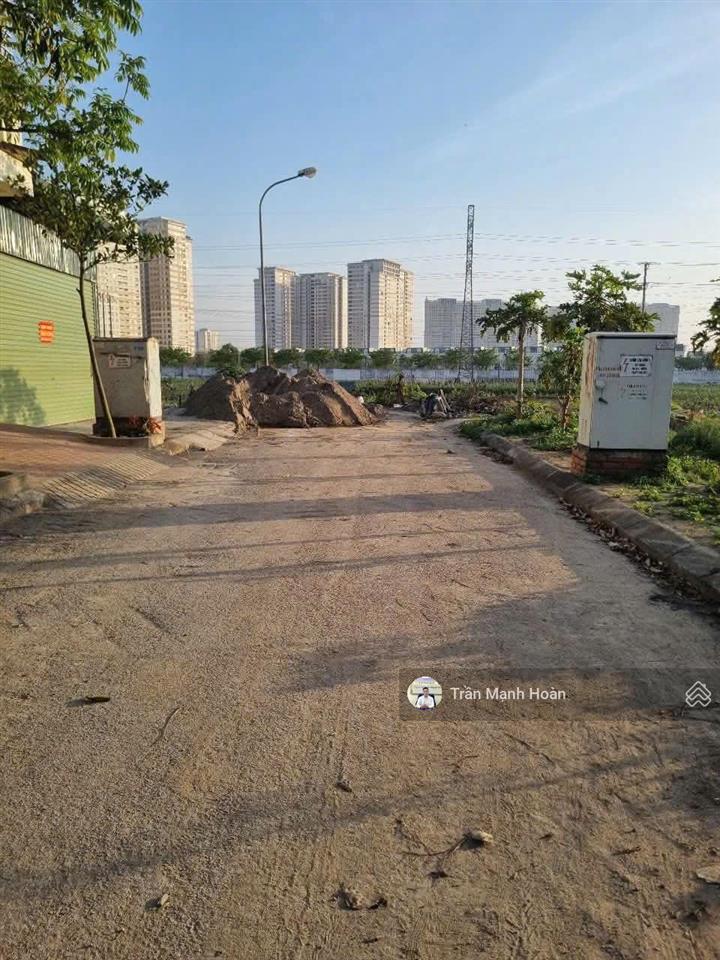 Tôi cần bán gấp lô đất dịch vụ dương nội đối diện aeon mall hà đông. có sẵn nhà c4. giá 10tỷ5