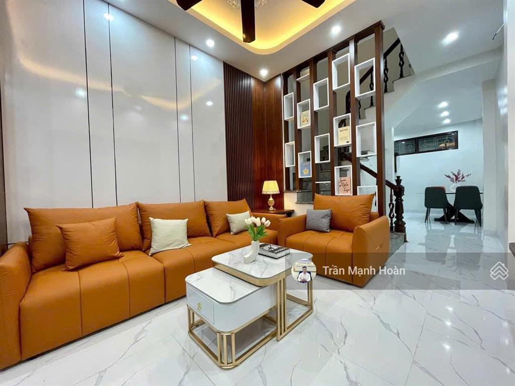 Chính chủ bán nhà 4t*45m2,4pn ngã 4 tô hiệuhoàng diệu (đối diện chợ hà đông). ôtô đỗ 10m. giá 8tỷ3