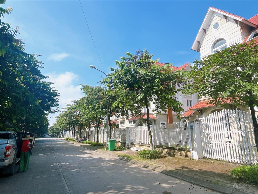 Biệt thự duy nhất giáp smart city cần bán, song lập 240m2, giá 42 tỷ