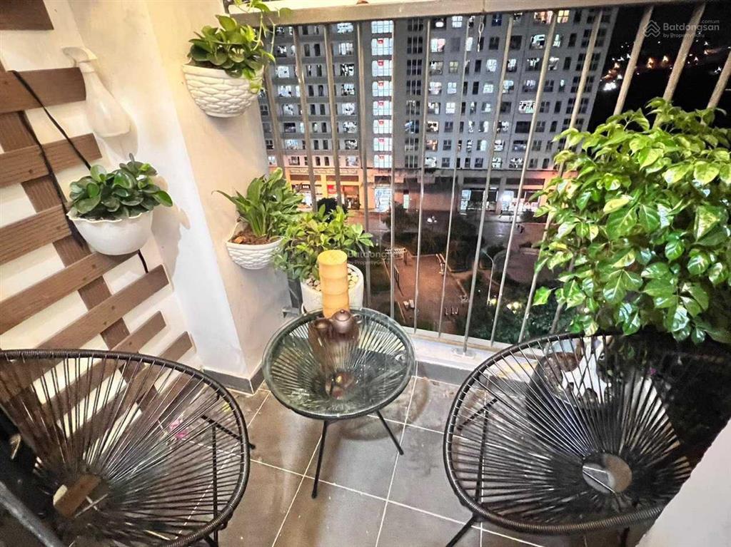 Cần chuyển nhượng gấp căn hộ 100m2, 2pn chung cư ct6 văn khê. giá 5.05 tỷ nội thất rồi