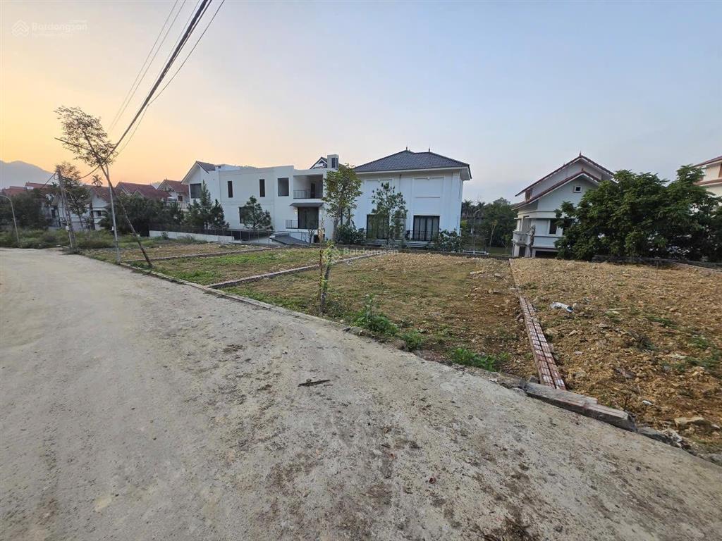 Chính chủ bán lô đất đối diện cổng 3 đhqg hàng xóm xanh villas 150m2 full thổ giá 4ty