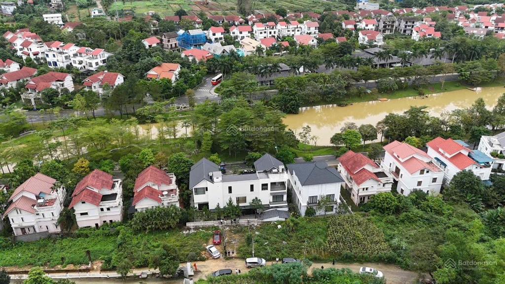 Chính chủ bán lô đất đối diện cổng 3 đhqg hàng xóm xanh villas 150m2 full thổ giá 4ty