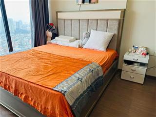 Cần bán căn hộ 2 phòng ngủ tầng 14 sổ đỏ chính chủ sẵn giao dịch.