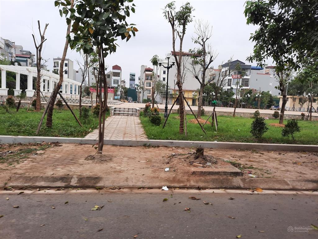 Bán đất dịch vụ đồng đế, dt 50m2, căn góc 2 mặt thoáng. đối diện trường học thoáng