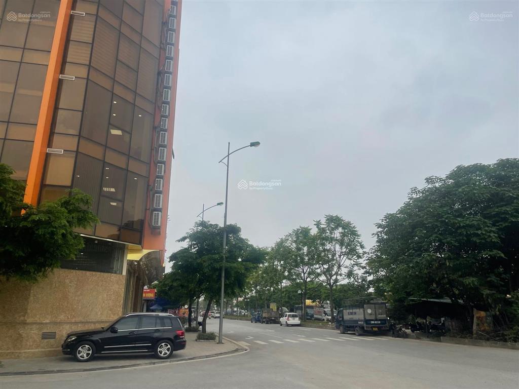 Bán 50m2 đất đấu giá mặt đường lê quang đạo , kinh doanh tốt ,vị trí vàng