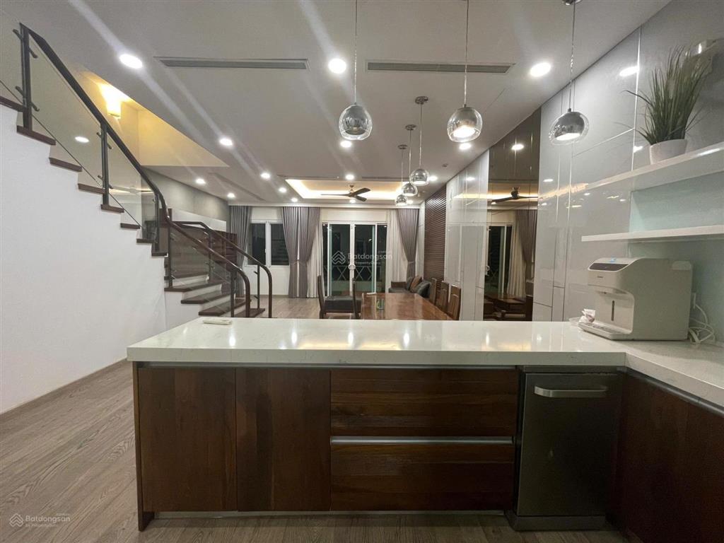 Cho thuê liền kề 3 phòng ngủ đủ đồ giá 28 triệu tại parkcity hà nội