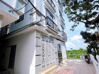 Nhà đẹp 2 mặt thoáng ở phụng châu chương mỹ, diện tích 35m. giá loanh quanh 3,x tỷ, nhà mới 100%