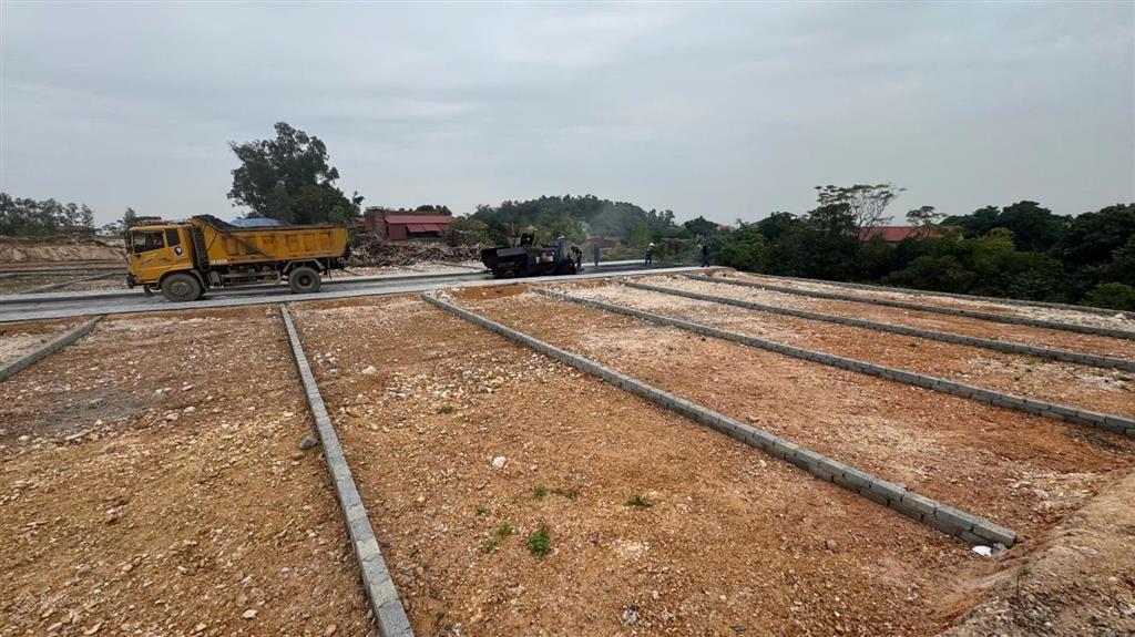 Chính chủ bán đất nền sổ đỏ tại làng gốm phù lãng  quế võ  bắc ninh giá ~ 1 tỉ/lô