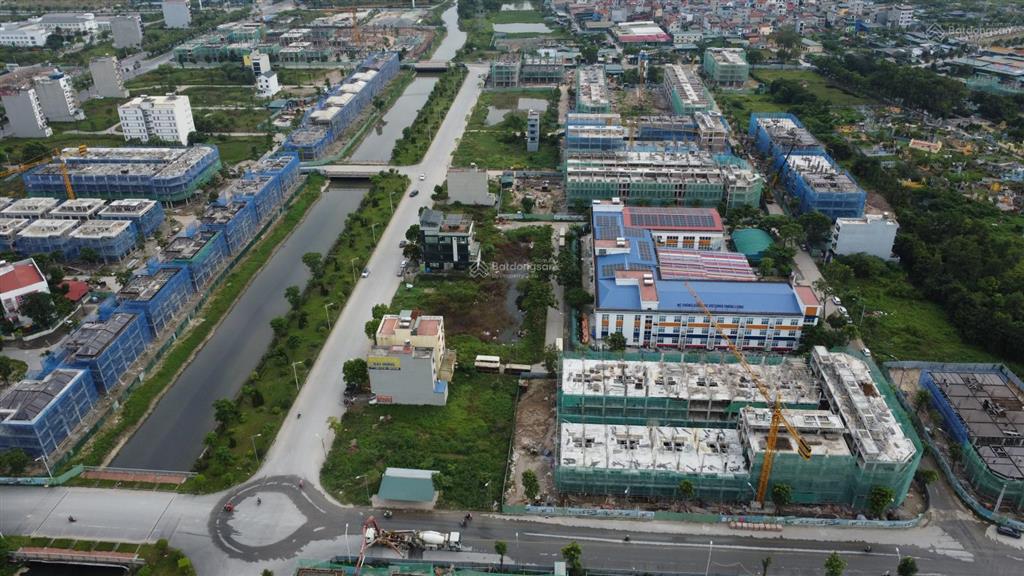 Cần bán liền kề a2.4 đường 17m giá 96tr/m,chuẩn bị bàn giao nhà thô