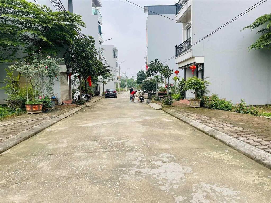 Chính chủ cần bán 70m2 đất dv xã song phương  hoài đức  hn, giá rẻ 125tr/m2 siêu đầu tư
