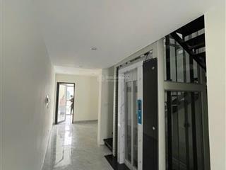 Cho thuê văn phòng 4 tầng, thang máy, điều hoà full, đường 13,5m. giá 23tr/tháng. 0913 034 ***