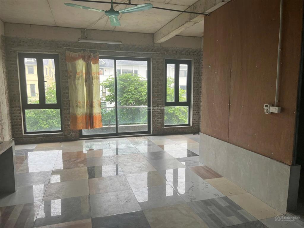 Cho thuê kho nguyên căn dtsd 350m đường 27m tại kđt geleximco lê trọng tấn giá rẻ  0913 034 ***