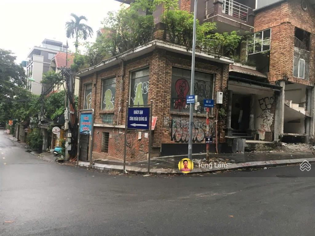 Ảnh thật  mp tô ngọc vânxuân diệu, phường quảng an góc 2 mặt tiền du khách nước ngoài đông đúc