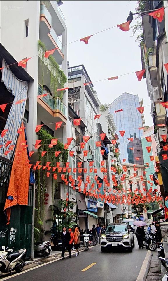 Bán nhà 22 đình ngang  cửa nam. mặt tiền rộng 5.6m, 8 tầng thang máy xây mới vài năm