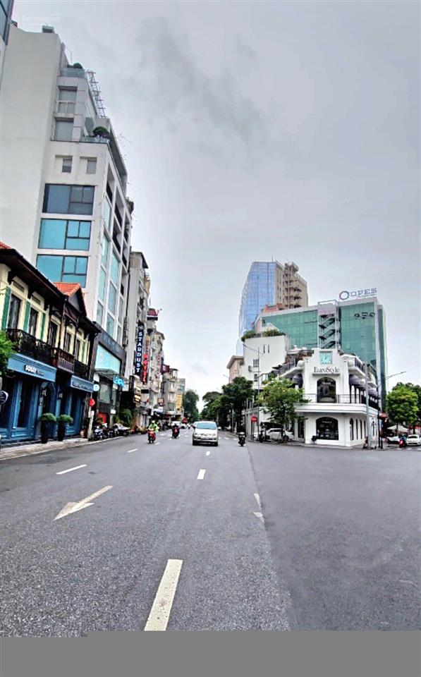 Bán nhà 22 đình ngang  cửa nam. mặt tiền rộng 5.6m, 8 tầng thang máy xây mới vài năm