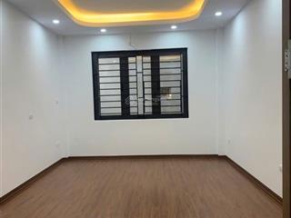 Cho thuê nhà riêng 30m2 x 4,5 tầng, ngõ 255 lĩnh nam, ngay sát chợ đêm lĩnh nam