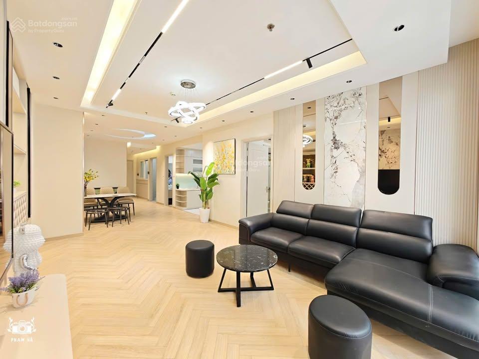 Rẻ quá! cần bán nhanh 3 phòng ngủ 117m2  giá 13.5 tỷ times city , bc hướng nam.  em 0901 793 ***