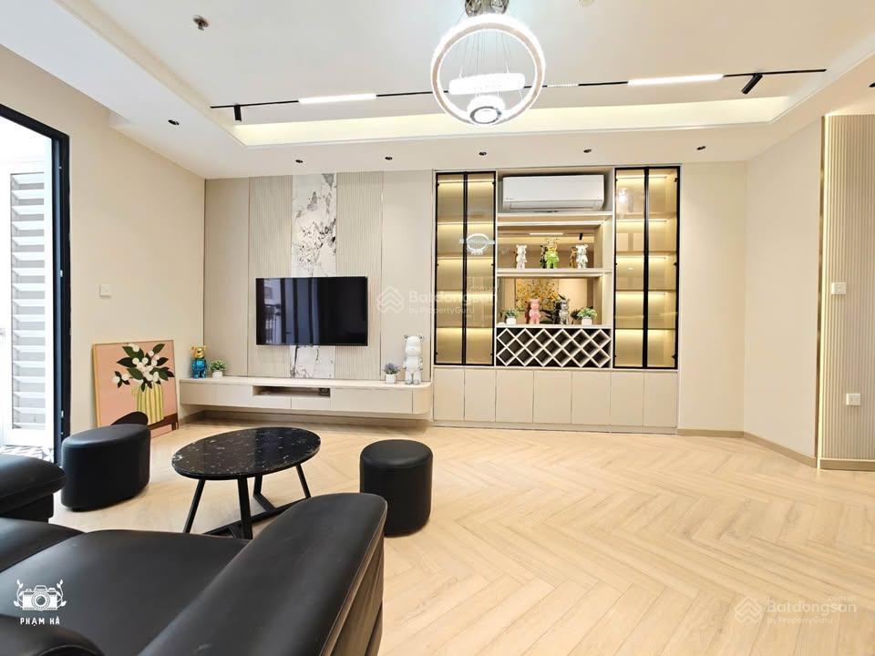 Rẻ quá! cần bán nhanh 3 phòng ngủ 117m2  giá 13.5 tỷ times city , bc hướng nam.  em 0901 793 ***