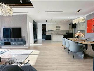 Cho thuê gấp căn hộ góc 4pn sáng, 3wc  151m2, vinhomes times city  park hill, hà nội