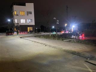 Cho con đi du học bán ô đất đấu giá đông la hoài đức giá 115tr/m2, sổ đỏ chính chủ, đường 12m