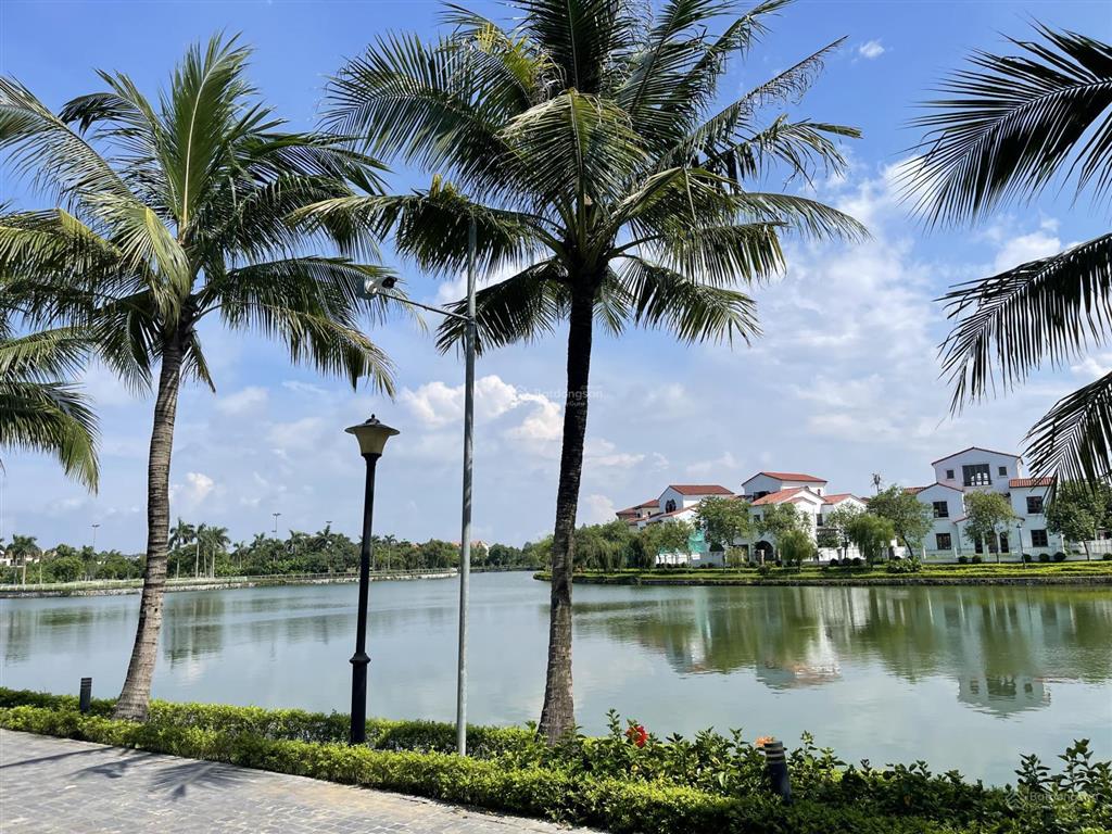 Chính chủ gửi bán bt đơn lập view hồ siêu rẻ tại vinhomes thăng long