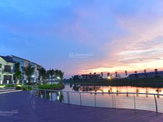 Bán biệt thự view hồ vinhomes. dt 228m2, nhà thô. giá 50 tỷ.  0937 996 ***