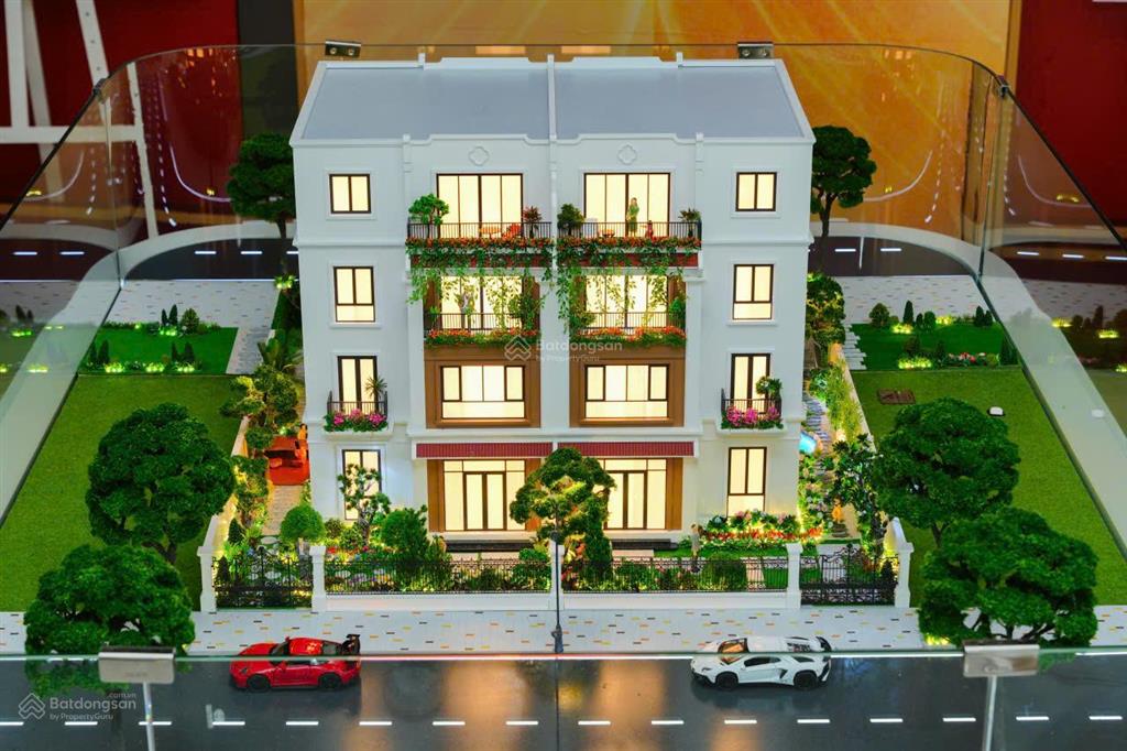 Bán biệt thự vinhomes khu compoud khép kín, cách hồ tây 10p lái xe. dt 228m2  giá 38 tỷ