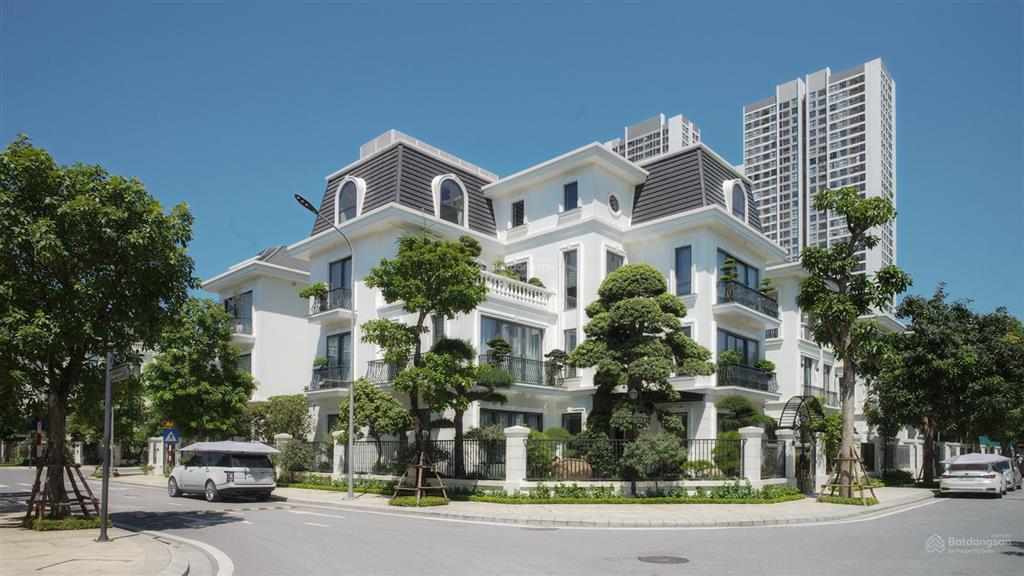 Bán biệt thự vinhomes khu compoud khép kín, cách hồ tây 10p lái xe. dt 228m2  giá 38 tỷ