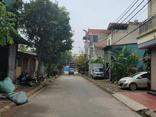 Bán đất phân lô, vỉa hè, cạnh đường 32 hoài đức