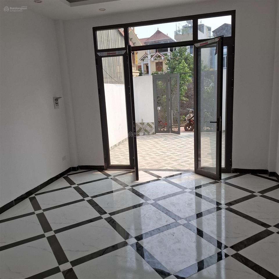 Bán nhà vĩnh ninh vĩnh quỳnh hồ sen 45m2 x 4 tầng giá 4,95 tỷ có sân để xe riêng,  0983 860 ***