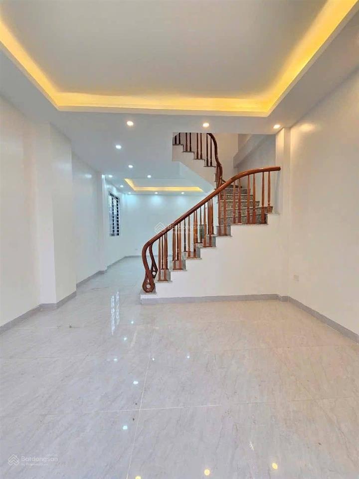 Bán nhà tại vĩnh quỳnh, 100m2 x 4 tầng giá 5,5 tỷ  0983 860 *** có sân riêng sử dụng 40m