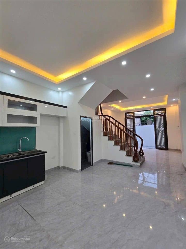 Bán nhà tại vĩnh quỳnh, 100m2 x 4 tầng giá 5,5 tỷ  0983 860 *** có sân riêng sử dụng 40m