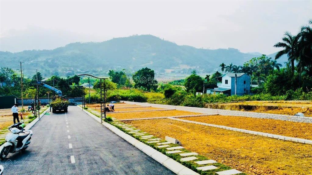 Bán đất phú mãn trung tâm xã, uỷ ban 120m2 nhỉnh 2 tỷ 0977 514 ***