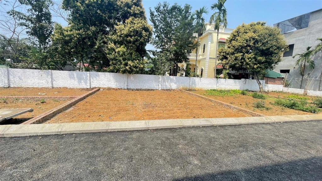 Bán đất chính chủ tại thôn 4 phú cát 70m2 mt 6m nhỉnh 2 tỷ 0977 514 ***