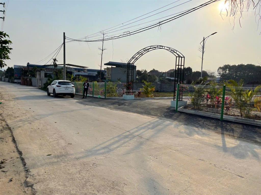 Bán đất khoang mái  đồng trúc hoà lạc cách 300m ra metro5 đại lộ thăng long giá 40tr/m2 0977 514 ***