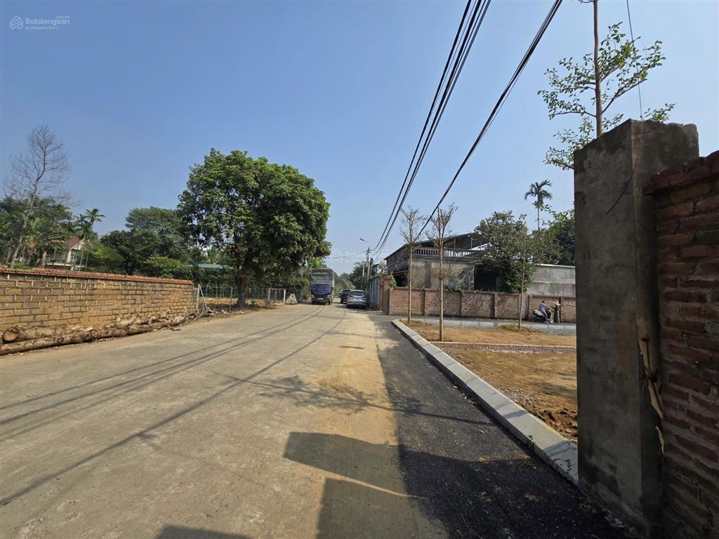 Bán đất khoang mái  đồng trúc hoà lạc cách 300m ra metro5 đại lộ thăng long giá 40tr/m2 0977 514 ***