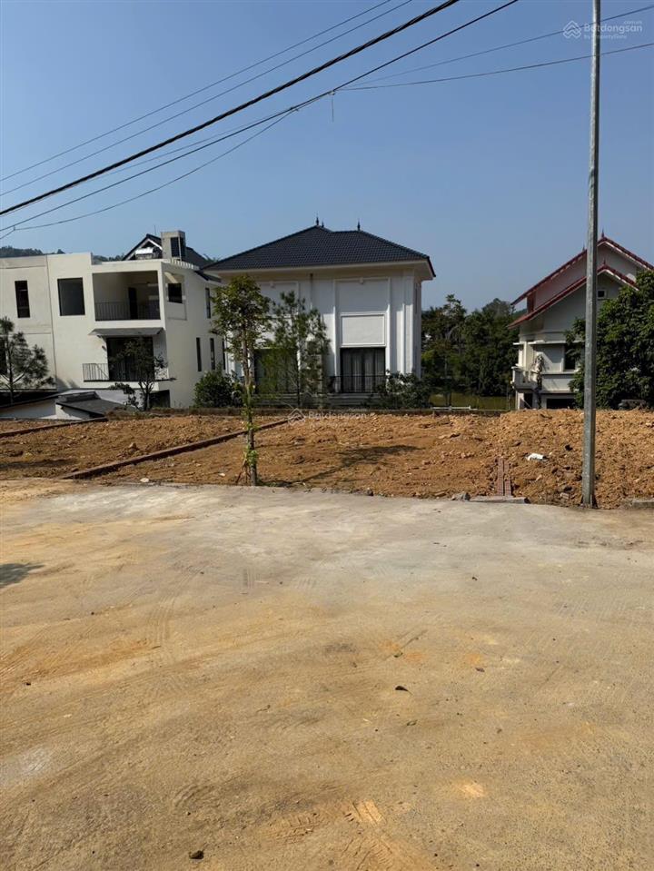 Bán đất cạnh hồ, uỷ ban cũ nay là xã phú cát 150m2 thổ cư 100% giá quanh 3 tỷ 0977 514 ***