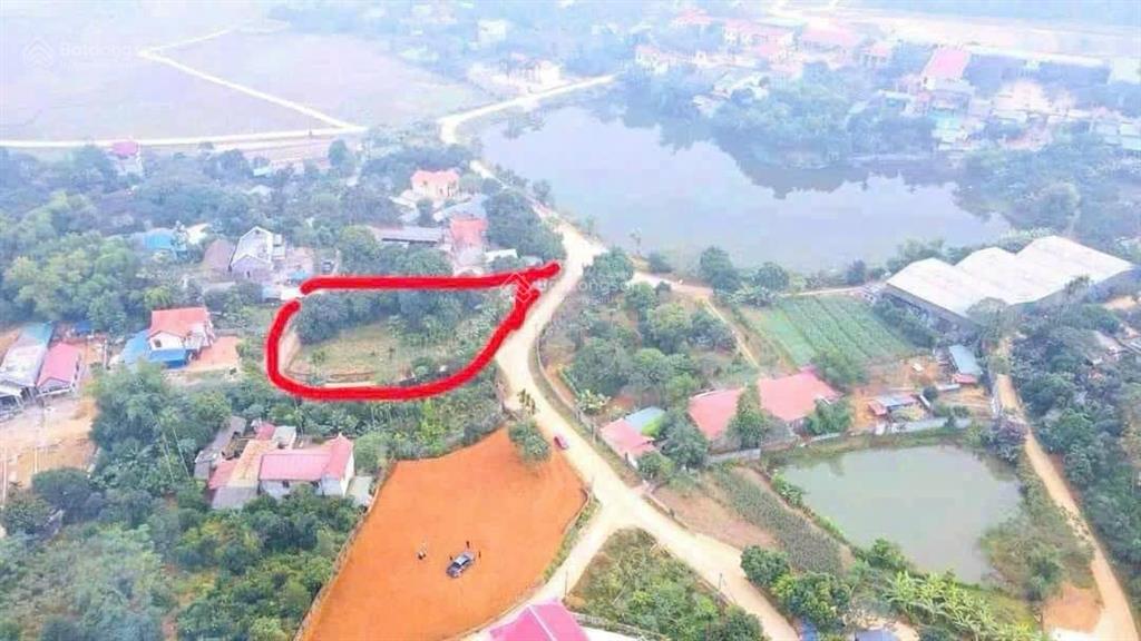 Bán đất cạnh hồ, ủy ban nay là xã phú cát 150m2 thổ cư 100% giá quanh 4.05 tỷ 0977 514 ***