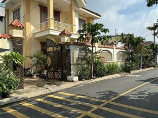 Cần bán biệt thự thị trấn hóc môn mặt tiền đường nhựa khu phố 3