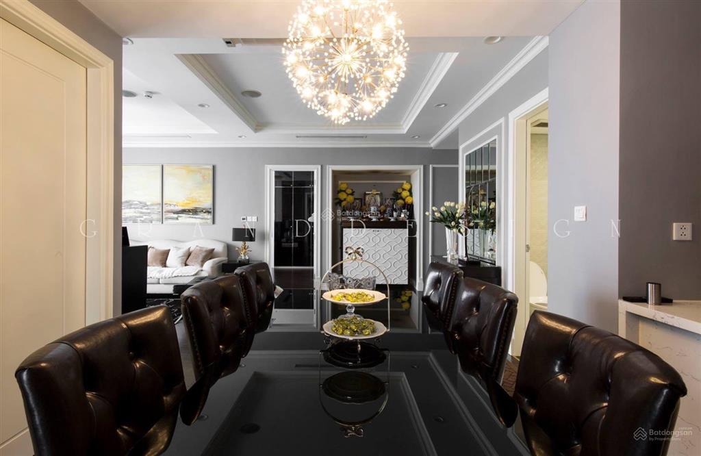 Cần bán gấp căn góc đông nam toà park 7 times city.  0913 406 ***