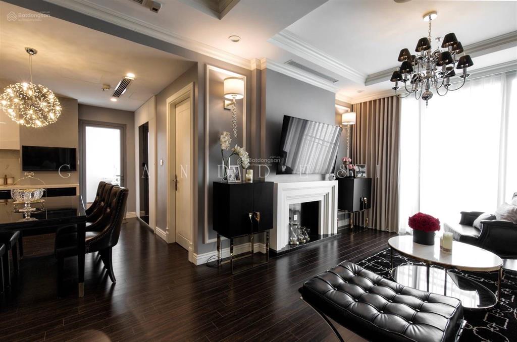 Cần bán gấp căn góc đông nam toà park 7 times city.  0913 406 ***