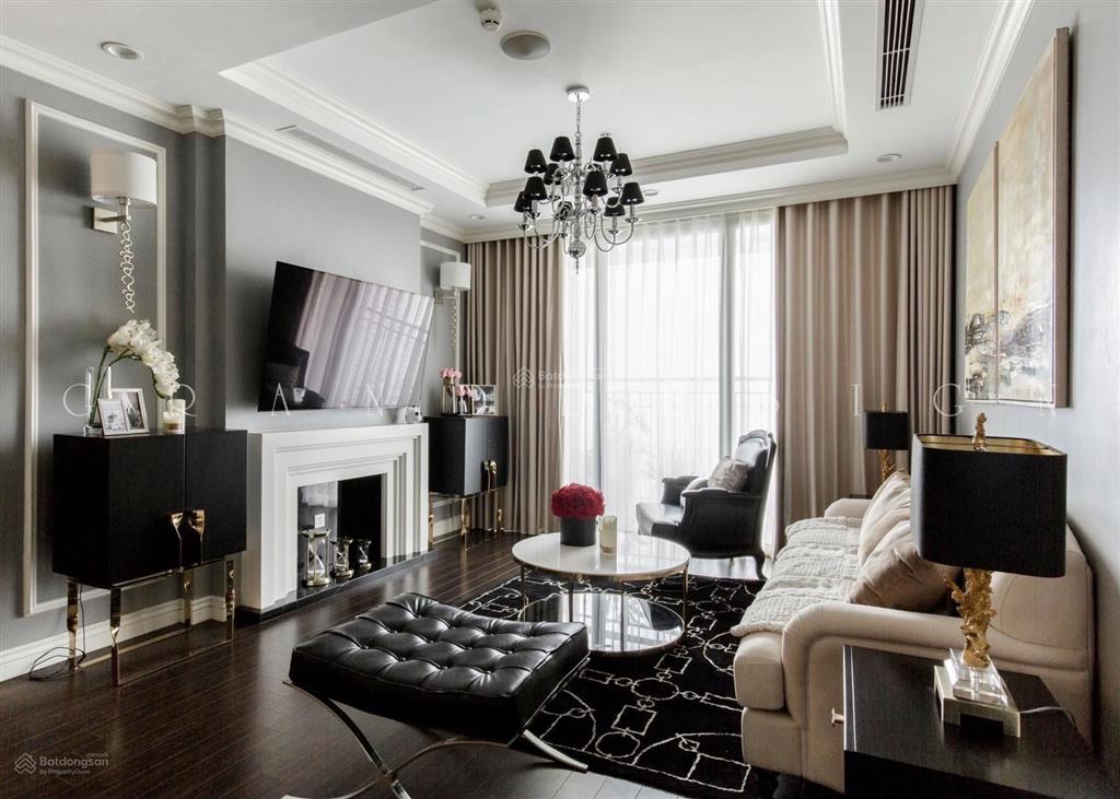 Cần bán gấp căn góc đông nam toà park 7 times city.  0913 406 ***